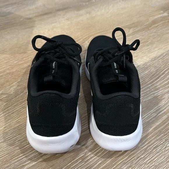 Nike Flex athletic shoes - Picture 5 of 11